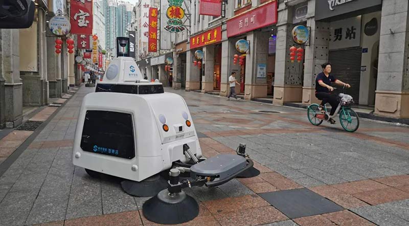智賽潔·無人駕駛清掃車“上崗”廣州上下九步行街，助力環(huán)衛(wèi)工人“戰(zhàn)高溫”